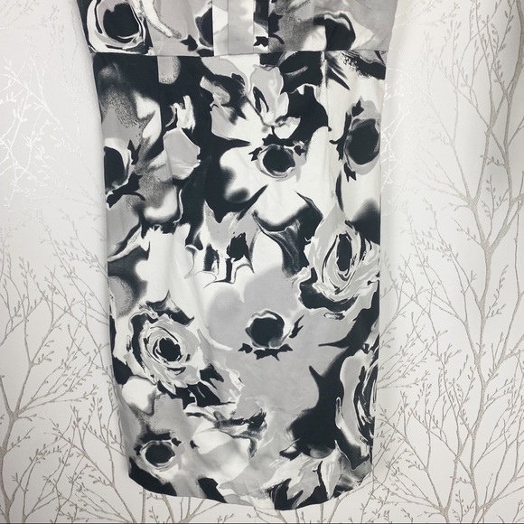 NEW YORK AND COMPANY Black White Gray Floral Print Mini Dress Stretch SIZE 6 - Picture 4 of 12